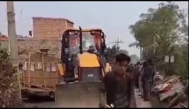 विभूतिपुर: चकहबीब में प्रशासन ने बुलडोजर की मदद से करवाया अतिक्रमण मुक्त