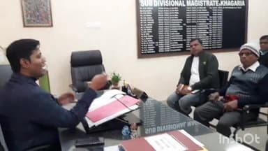 खगड़िया: खगड़िया एसडीओ ने अपने कार्यालय कक्ष में की बैठक राजनीतिक दलों के प्रतिनिधियों ने लिया भाग