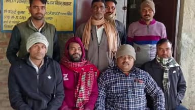 मेजरगंज: मजकोठवा गांव में जन वितरण प्रणाली विक्रेताओं ने किया विरोध प्रदर्शन