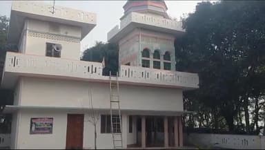 सुल्तानपुर: पांचोपीरन कस्बे में भू-माफियाओं के चंगुल में कुश के किले की जमीन, संत ने लगाया CM योगी से मदद की गुहार