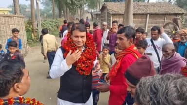 साहेबगंज: साहेबगंज प्रखंड के माधोपुर हजारी पहुंचे लोजपा राम विलास के प्रचार प्रसार प्रमुख सह जिला प्रभारी संजय कुमार सिंह लोगों ने