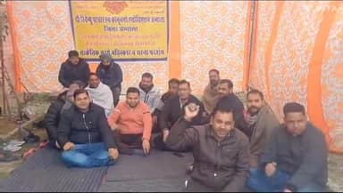 अम्बाला: पटवार खाने के बाहर पटवारीयो और कानूनगो में अपनी मांगों को लेकर सरकार के खिलाफ किया प्रदर्शन लगाए नारे कामकाज रखा बंद