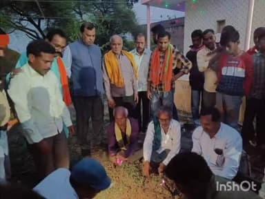 भाटापारा: संजारी नवागांव में बनने वाले सामुदायिक भवन निर्माण कार्य का पूर्व विधायक भाटापारा शिवरतन शर्मा ने किया भूमिपूजन