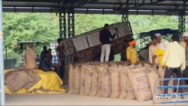 होशंगाबाद नगर: नर्मदापुरम कृषि उपज मंडी में 15 किसानों से समर्थन मूल्य पर हुई 150 क्विंटल धान की खरीदी