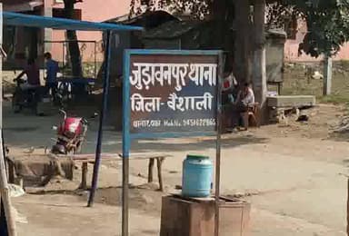 राघोपुर: जुरावनपुर थाना की पुलिस ने पहाड़पुर उतरी गांव से 6 साल से फरार एक वारंटी को किया गिरफ्तार