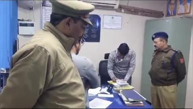 सवायजपुर: हरपालपुर पहुंचे एसपी केशव चंद गोस्वामी ने परखी बैंक शाखाओं की सुरक्षा व्यवस्था, दिए आवश्यक निर्देश