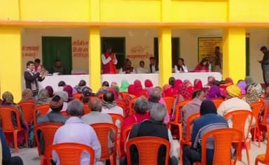 गोरौल: विकसित भारत संकल्प यात्रा कार्यक्रम के दौरान कटरमाला और लोदीपुर पंचायत में लोगों को सरकार की योजनाओं की दी गई जानकारी