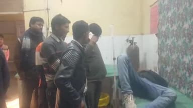 इकौना: मोहनी पुर तिराहे के पास साइकिल सवार को बचाने के क्रम मे बाइक सवार गिरकर हुवा घायल