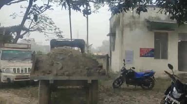चौथम: अवैध खनन में नवादा घाट से चार और खारों धार से एक ट्रेक्टर जप्त, चार ट्रेक्टर पर लोड है लोकल बालू
