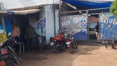 जमुई: चकाई चेक पोस्ट से उत्पाद पुलिस ने तीन शराब तस्कर व 10 शराबी को किया गिरफ्तार