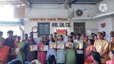 हिंगणघाट: बेटी बचाव बेटी पढाव रांगोळी स्पर्धेतील विजेत्यांचा शहरातील जनसंपर्क कार्यालयात आमदार समिर कुणावार यांच्या हस्ते गौरव