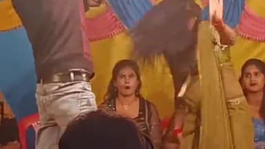 बिधूना: ऐरवाकटरा के दोवामाफी मेले में हुए डांस के दौरान जमकर उड़े नोट,सोशल मीडिया पर वीडियो हुआ वायरल