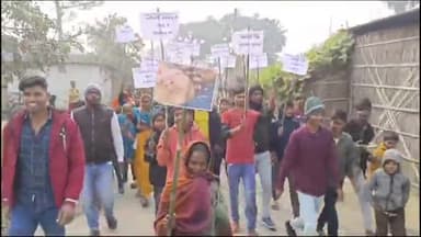 कुढ़नी: गरहुंआ में सहनी समुदाय के महिलाएं, पुरुष व बच्चों ने मनियारी पुलिस के खिलाफ विरोध मार्च निकाला