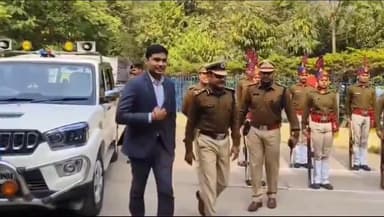 डेहरी: SDPOकार्यालय का शाहाबाद के DIG ने किया निरीक्षण,बोलें त्वरित हो लंबित पड़े कांड का निष्पादन,वरना कार्रवाई के लिए रहेतैयार