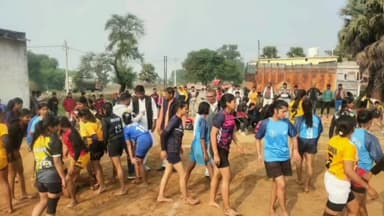 उदवंत नगर: कसाप खेल मैदान में जिला स्तरीय कबड्डी प्रतियोगिता खेला गया