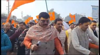 कन्नौज: शहर में मंत्री असीम अरुण और सांसद सुब्रत पाठक की मौजूदगी में निकली विशाल अक्षत कलश यात्रा, लगे जय श्री राम के नारे।