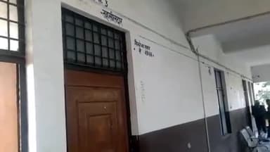 फूलपुुर: फुलपुर तहसील में प्राइवेट कर्मचारियों द्वारा फाइलों में छेड़छाड़ से फरियादी परेशान, तहसीलदार से की गई शिकायत