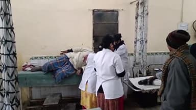 बरौली: पिठौरी गांव में सनकी बंदर के हमले से किसान जख्मी, बरौली पीएचसी से सदर अस्पताल किया गया रेफर।