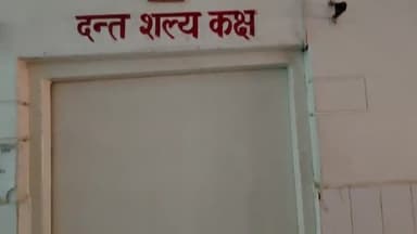 कैंपियरगंज सरकारी अस्पताल में मरीज हुए परेशान कर्मचारी कोई नहीं दिखे। #upnews98