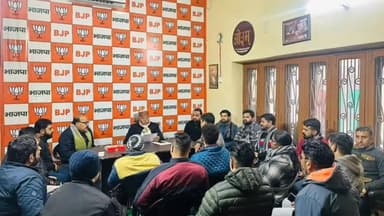 जगाधरी: 12 जनवरी को होने वाले कुरुक्षेत्र में मतदाता सम्मेलन को लेकर यमुनानगर विधायक ने कार्यालय मिली कार्यकर्ताओं की बैठक