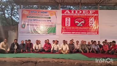 अंबरनाथ: नवीन पेन्शन योजनेविरोधात साखळी उपोषण 
ऑर्डनन्समधील कामगार संघटनांच साखळी उपोषण सुरु