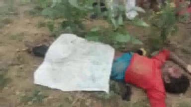 आरा: पांच सौ रूपए के विवाद में आंखों में चाकू मारकर और गला दबाकर की गई युवक की हत्या, बसंतपुर में खेत से बरामद हुआ शव