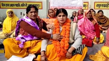 बदायूं: मालवीय आवास गृह पर मानदेय न मिलने और मानदेय बढ़ाने को लेकर रसोइया महासंघ द्वारा आठवें दिन भी धरना प्रदर्शन जारी