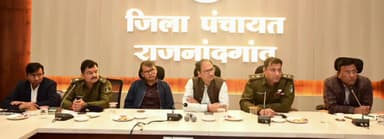 राजनांदगांव: कलेक्टर ने जिला पंचायत सभा कक्ष में कानून व्यवस्था के संबंध में ड्राइवर, ट्रांसपोर्टर और बस संचालकों की ली बैठक