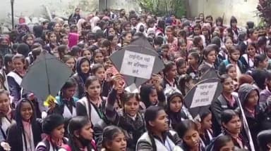 भैरवनाथ स्थित बालिका इंटरमीडिएट कॉलेज में सुबह-ए-बनारस क्लब ने चाइनीज मांझे के खिलाफ चलाया जन जागरूकता अभियान