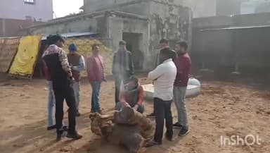 बिधूना: किशोरगंज मोहल्ले में बनी गोशाला में बदहाल है व्यवस्था, जिम्मेदार अधिकारी हुए बेखबर