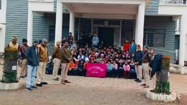 कुरवाई: निजी स्कूल के छात्रों ने किया कुरवाई थाना का भ्रमण, थाना प्रभारी ने दी कानून से संबंधित जानकारी