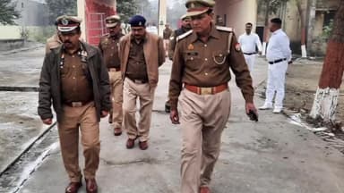 सहजनवा: अग्निशमन विभाग उत्तर प्रदेश के महानिदेशक ने गीडा स्थित उद्यमियों के साथ उद्योग भवन में की जागरूकता बैठक#अग्निशमन