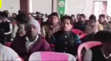 जलालगढ़: सुधाकर सोनू यादव को दूसरी बार युवा राजद का जिला सचिव बनाए जाने पर जलालगढ़ राजद कार्यकर्ताओं में खुशी।