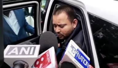 पटना ग्रामीण: राबड़ी आवास के बाहर उपमुख्यमंत्री तेजस्वी यादव ने कहा- हम लोगों ने जो कमिटमेंट किया है उसे पूरा कर रहे हैं