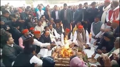 लोहता के भट्टी स्थित सुजीत यादव उर्फ लक्कड़ पहलवान के घर पहुंचे समाजवादी पार्टी के राष्ट्रीय अध्यक्ष अखिलेश यादव