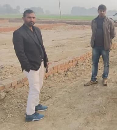 आज दिनांक 13/01/2024 को
जनपद -: #वाराणसी के #पिण्डरा मे
#साईट का #विजिट कराते हुए ,....
बहुत ही #जबरदस्त_लोकेशन पर
#आवासीय #प्लाट लेने के लिए #सम्पर्क करें...