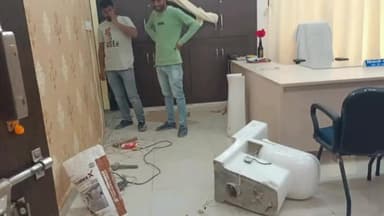 सीतामऊ: SDM भवन में घटिया निर्माण के कारण फिर मरम्मत का कार्य हुआ शुरू 90 लाख रुपए की लागत से हुआ था 2 साल पहले काम