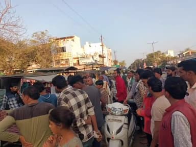 सीतामऊ: मंदसौर जिले के सीतामऊ बस स्टैंड पर नगर परिषद द्वारा हो रहे अतिक्रमण को हटाया की गई कार्रवाई