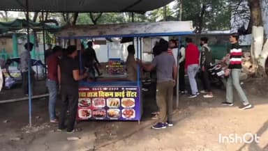 होशंगाबाद नगर: अजाक्स कार्यालय के बाजू में अवैध अतिक्रमण को नगर पालिका पुलिस प्रशासन व राजस्व विभाग की टीम के हटाया