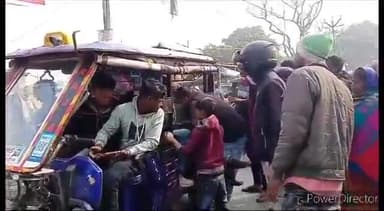 कहरा: कुंवरसिंह चौक पर बाइक के आमने सामने टक्कर में एक बाइक सवार जख्मी,ट्रैफिक पुलिस ने लोगों की मदद से जख्मी को भेजा अस्पताल