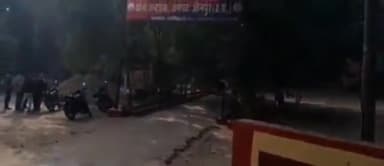 केराकत: चंदवक थाना क्षेत्र के थुन्ही गांव निवासी युवक मालगाड़ी ट्रेन की चपेट में आने से मौके पर हुई दर्दनाक मौत पुलिस शव को कब्ज