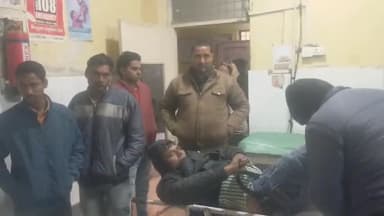 इकौना: NH-730 दुबे दो नक्का पर असंतुलित होकर ई रिक्शा के पलटने से 4 लोग हुए चोटिल, 1 व्यक्ति हुआ घायल