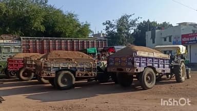 अजयगढ़: रेत चोरों पर अजयगढ़ पुलिस की बड़ी कार्रवाई, अवैध रेत से ओवरलोड बिना नंबर के 7 ट्रैक्टर ट्रॉली जप्त
