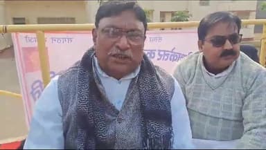 मुंगेर: विश्वविद्यालय के सभी अंगीभूत एवं संबद्ध महाविद्यालयों के शिक्षक व कर्मियों ने विश्वविद्यालय के समक्ष किया धरना प्रदर्शन