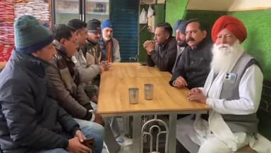 अनूपगढ़: अनूपगढ़ के मुख्य बाजार में स्थित महाराजा होटल पर अनूपगढ़ रेल विकास समिति की बैठक हुई आयोजित