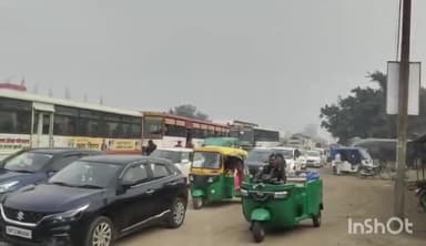 हसनगंज: पंछी बिहार नवाबगंज के पास 2 डंपरों की भिड़ंत में 3 लोग घायल