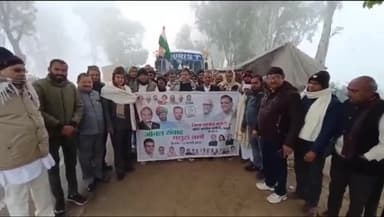 बदायूं: मथुरा में होने वाले जन संवाद में शामिल होने के लिए बदायूं कांग्रेस कार्यालय से कांग्रेसी हुए रवाना