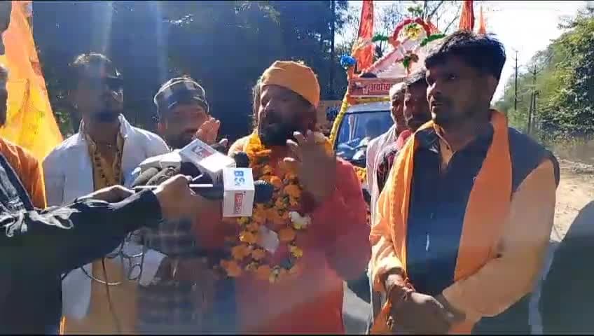 🚩🚩🚩 जय श्री राम  🚩🚩🚩
🚩🚩 #जय_श्री_विश्वकर्मा 🚩🚩
पूरे विश्वकर्मा समाज को गोरावांवित करने वाला छण।
विश्वकर्मा समाज के युवा भाई बद्री विश्वकर्मा जी 501 किलोमीटर चलकर अपने बालों से भगवान श्री राम का रथ लेकर
