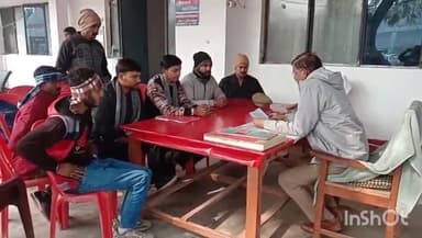 बिधूना: कोतवाली पहुंचे हिंदू संगठनों ने नगर पंचायत अधिकारी पर रिपोर्ट दर्ज करने की दी तहरीर