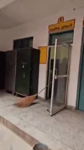 बदायूं: प्रभारी सीएमओ की अध्यक्षता में स्वच्छता अभियान के अंतर्गत सीएमओ कार्यालय में सफाई अभियान चलाया गया